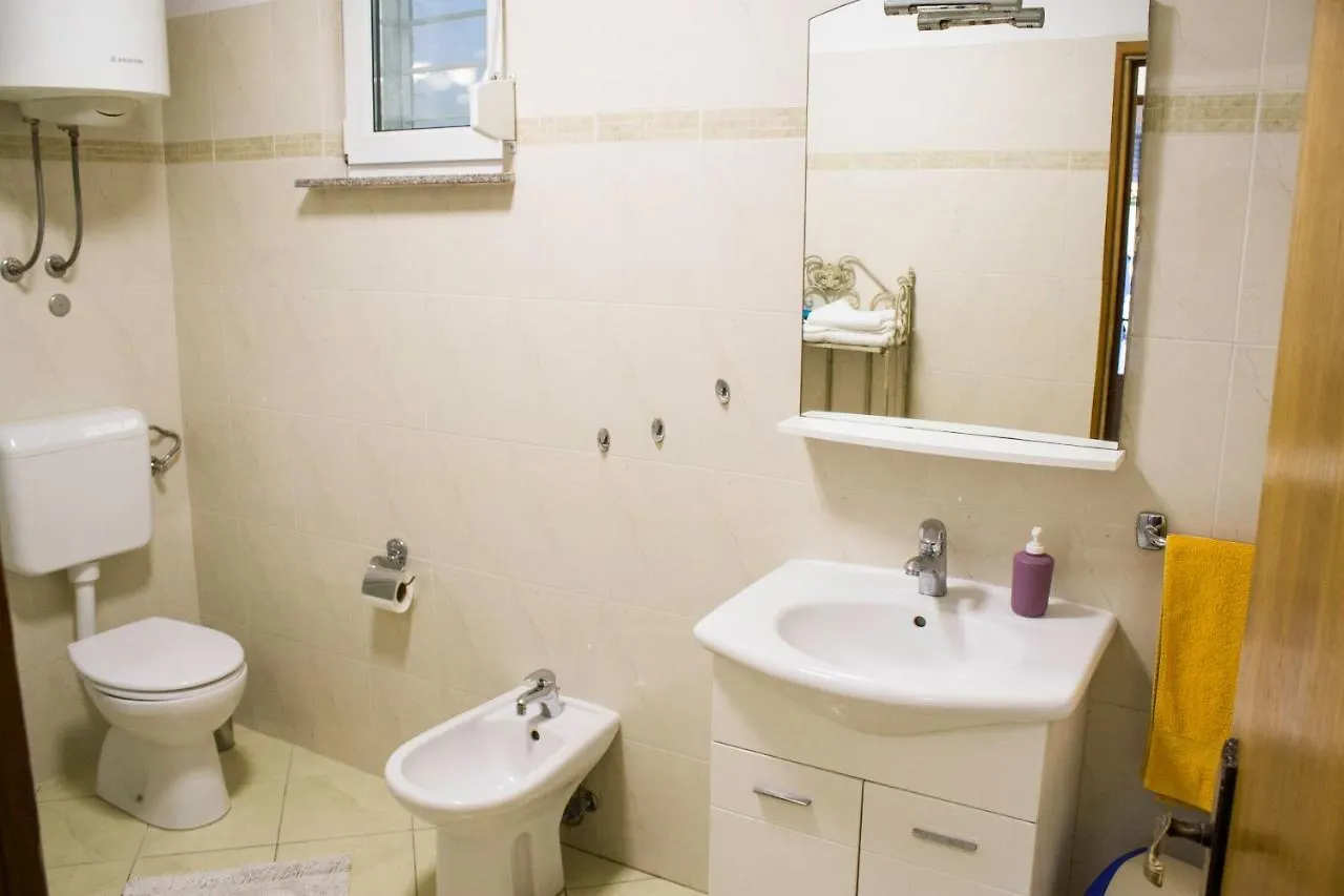 White Orchid Pula Apartment