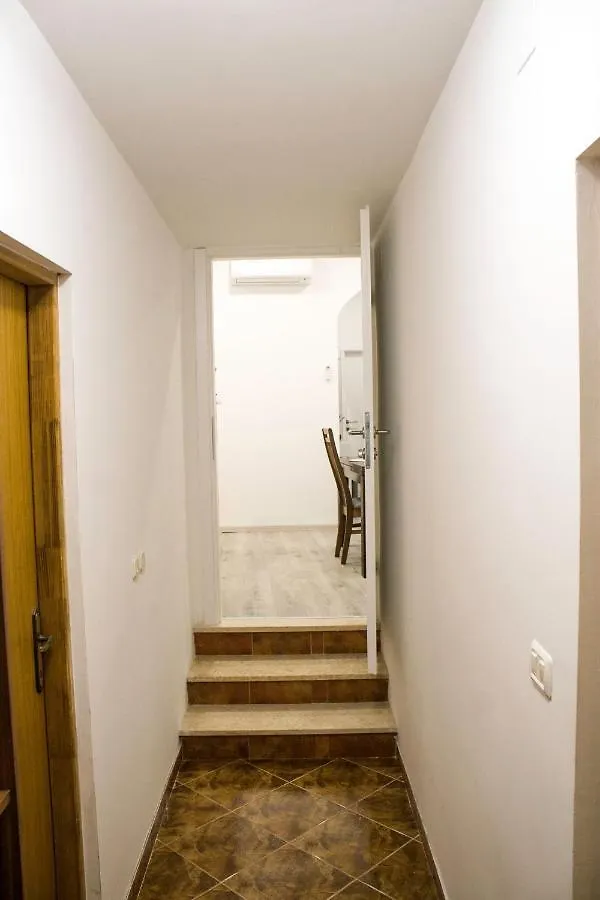 White Orchid Pula Apartment