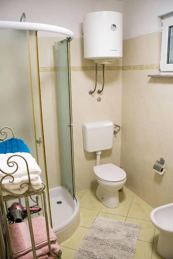 White Orchid Pula Apartment 0*,
